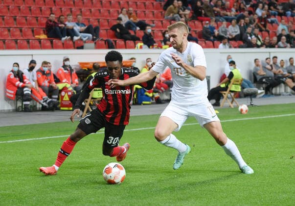 Jeremie Frimpong Bayer 04 Leverkusen , left , vs Eldar Civic Ferencvaros Budapest 16 09 2021, Football GER, UEFA Europa League 2021 22, Group Stage, Matchday 1, Bayer 04 Leverkusen Ferencvaros Budapest, Photo by Maik Hölter TEAM2sportphoto Leverkusen North Rhine Westphalia Germany. Team2