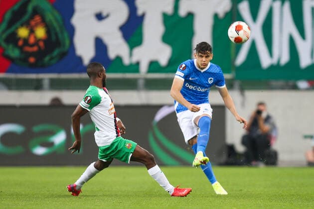 SOCCER - UEFA EL, Rapid vs Genk VIENNA,AUSTRIA,16.SEP.21 - SOCCER - UEFA Europa League, group stage, SK Rapid Wien vs KRC Genk. Image shows Kelvin Arase (Rapid) and Gerardo Arteaga (Genk).  GEPAxpictures xDavidxBitzan