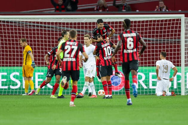 16 09 2021, Football, 2021 2022 season, UEFA Europa League, Group stage, Matchday 1, Bayer 04 Leverkusen Ferencvaros Budapest Bayer Leverkusen players celebrate the goal to make it 1 1 by Exequiel Palacios Bayer 04 Leverkusen Photo RHR Photo Dennis Ewert Leverkusen BayArena NRW Germany xRHR PHOTO DEx