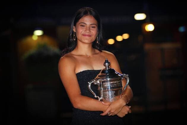 Tennis, Emma Raducanu trennt sich von Coach Andrew Richardson, Archivbilder Mandatory Credit: Photo by Ella Ling Shutterstock (12437756kd) Emma Raducanu with the US Open Women s Singles trophy US Open Championships 2021, Day Thirteen, USTA National Tennis Center, Flushing Meadows, New York, USA - 11 Sep 2021 US Open Championships 2021, Day Thirteen, USTA National Tennis Center, Flushing Meadows, New York, USA - 11 Sep 2021  Copyright: xEllaxLing Shutterstockx 12437756kd