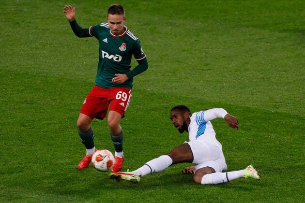 Lokomotiv Moscow v Olympique de Marseille: Group E - UEFA Europa League Daniil Kulikov (L) of Lokomotiv Moscow and Gerson of Marseille vie for the ball during the UEFA Europa League Group E match between Lokomotiv Moscow and Olympique de Marseille on September 16, 2021 at RZD Arena in Moscow, Russia. Moscow Russia kireev-lokomoti210916_npBtg  Copyright: xMikexKireevx