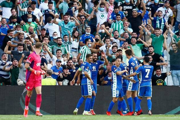 Fußball, EL, Real Betis Sevilla - Celtic Glasgow Mandatory Credit: Photo by Pressinphoto Shutterstock (12447623ad) Borja Iglesias of Real Betis celebrates after scoring goal Real Betis v Celtic, UEFA Europa League 2021-2022, date 1. Football, Benito Villamarin Stadium, Sevilla, Spain - 16 Sep 2021 Editorial use only Real Betis v Celtic, UEFA Europa League 2021-2022, date 1. Football, Benito Villamarin Stadium, Sevilla, Spain - 16 Sep 2021 Editorial use only Copyright: xPressinphoto Shutterstockx 12447623ad