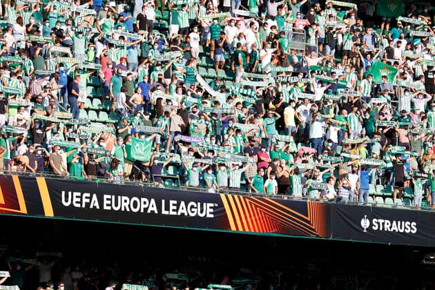Fußball, EL, Real Betis Sevilla - Celtic Glasgow September 16, 2021, Seville, Spain: Supporters of Betis during the Europa League Group G soccer match between Real Betis and Celtic FC at the Benito Villamarin Stadium Seville Spain - ZUMAa142 20210916_zap_a142_017 Copyright: xDanielxGonzalezxAcunax