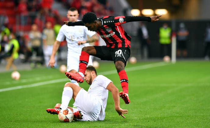 Football, UEFA Europa League, Men, Season 2020 2021, Group G, Matchday 1, BayArena Leverkusen, Bayer Leverkusen red Ferencvaros Budapest white Jeremie Frimpong LEV , Balint Vecsei BUD Action UEFA REGULATES PROHIBIT ANY USE OF PHOTOGRAPHS AS IMAGE SEQUENCES AND OR QUASI VIDEO