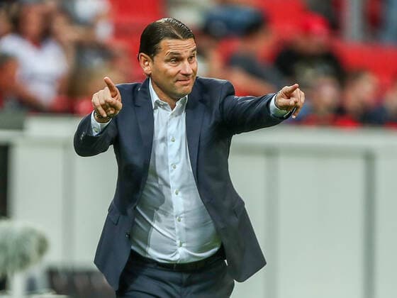 Gerardo Seoane Bayer 04 Leverkusen, head coach dissatisfied, disappointed disappointed, gesture, gestures, GER, Bayer 04 Leverkusen vs Ferencvaros Budapest Ferencvarosi Torna Club, UEFA Europa League Group G, Group Stage, Season 2021 2022, 16 09 2021, , DFB DFL regulations prohibit any use of photographs as image sequences and or quasi video , GER, Bayer 04 Leverkusen vs Ferencvaros Budapest Ferencvarosi Torna Club, UEFA Europa League Group G, Group Stage, Season 2021 2022, 16 09 2021 Leverkusen Copyright: xEibner-Pressefoto GabrielxBoiax EP_GBA