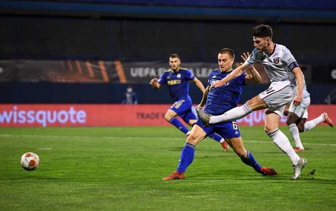 Fußball, EL, Dinamo Zagreb - West Ham United Mandatory Credit: Photo by Simon Dael Shutterstock (12446971cq) Declan Rice of West Ham United scores 0-2 Dinamo Zagreb v West Ham United, UEFA Europa League, Group H, Football, Stadion Maksimir, Zagreb, Croatia - 16 Sep 2021 EDITORIAL USE ONLY No use with unauthorised audio, video, data, fixture lists, club league logos or live services. Online in-match use limited to 120 images, no video emulation. No use in betting, games or single club league player publications. Dinamo Zagreb v West Ham United, UEFA Europa League, Group H, Football, Stadion Maksimir, Zagreb, Croatia - 16 Sep 2021 EDITORIAL USE ONLY No use with unauthorised audio, video, data, fixture lists, club league logos or live services. Online in-match use limited to 120 images, no video emulation. No use in betting, games or single club league player publications. Copyright: xSimonxDael Shutterstockx 12446971cq