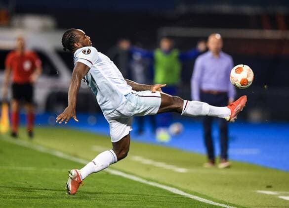 Fußball, EL, Dinamo Zagreb - West Ham United Mandatory Credit: Photo by Simon Dael Shutterstock (12446971di) Michail Antonio of West Ham United Dinamo Zagreb v West Ham United, UEFA Europa League, Group H, Football, Stadion Maksimir, Zagreb, Croatia - 16 Sep 2021 EDITORIAL USE ONLY No use with unauthorised audio, video, data, fixture lists, club league logos or live services. Online in-match use limited to 120 images, no video emulation. No use in betting, games or single club league player publications. Dinamo Zagreb v West Ham United, UEFA Europa League, Group H, Football, Stadion Maksimir, Zagreb, Croatia - 16 Sep 2021 EDITORIAL USE ONLY No use with unauthorised audio, video, data, fixture lists, club league logos or live services. Online in-match use limited to 120 images, no video emulation. No use in betting, games or single club league player publications. Copyright: xSimonxDael Shutterstockx 12446971di