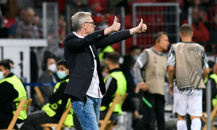 Football, UEFA Europa League, Men, 2020 2021 season, Group G, Matchday 1, BayArena Leverkusen, Bayer Leverkusen red Ferencvaros Budapest white Head coach Peter Stöger BUD action, single image UEFA REGULATES PROHIBIT ANY USE OF PHOTOGRAPHS AS IMAGE SEQUENCES AND OR QUASI VIDEO.