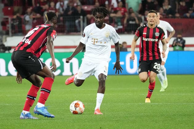 GER, UEFA EL Bayer 04 Leverkusen GER vs Ferencevaros Budapest HUN 16 09 2021, BayArena, Leverkusen, Europalegue, group stage, Matchday 1, GER, UEFA EL Bayer 04 Leverkusen GER vs Ferencevaros Budapest HUN , pictured Tokmac Chol Nguen Budapest 10 , one-on-one with Odilon Kossounou Leverkusen 6 , nordphotoxGmBHx xMeuter nph00351