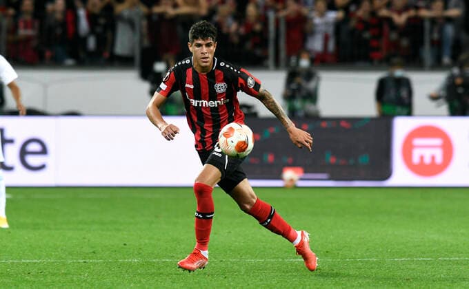 Football, UEFA Europa League, Men, 2020 2021 season, Group G, Matchday 1, BayArena Leverkusen, Bayer Leverkusen red Ferencvaros Budapest white 2 1 Piero Hincapie LEV action, single image UEFA REGULATES PROHIBIT ANY USE OF PHOTOGRAPHS AS IMAGE SEQUENCES AND OR QUASI VIDEO.