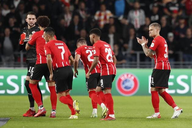 EINDHOVEN - 16-09-2021, Philips stadion. Dutch football, UEFA Europa League, season 2021-2022. during the match PSV - Real Sociedad, PSV goalkeeper Joel Drommel PSV player Andre Ramalho PSV player Eran Zahavi PSV player Mario Gotze PSV player Phillip Mwene PSV player Phillip Max PSV - Real Sociedad  x13491056x Copyright: