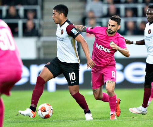 FC Midtjyllands Evander Ferreira mopd Ludogorets Claude Goncales in Europa League group F match between FC Midtjylland and PFC Ludogorets at Mch Arena in Herning, Thursday 16 September 2021, Herning Jylland Denmark  Copyright: HenningxBagger HenningxBaggerx COP102 spdk20210916-210737-L
