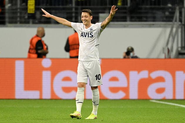 Frankfurt, Deutsche Bank Park, 16 09 21, GER, Men, UEFA Europa League, Season 2021 2022, Eintracht Frankfurt Fenerbahce Istanbul Picture Mesut Oezil Fenerbahce cheers after his goal for 0 1 Only for journalistic use Only for editorial use According to the regulations of the DFL Deutsche Fußball Liga it is prohibited, DFL regulations prohibit any use of photographs as image sequences and or quasi video Hessen Germany