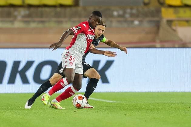 Fußball, EL, AS Monaco - SK Sturm Graz SOCCER - UEFA EL, Monaco vs Sturm MONACO,MONACO,16.SEP.21 - SOCCER - UEFA Europa League, group stage, AS Monaco vs SK Sturm Graz. Image shows Eliot Matazo (Monaco) and Stefan Hierlaender (Sturm).  GEPAxpictures xPhilippxBrem