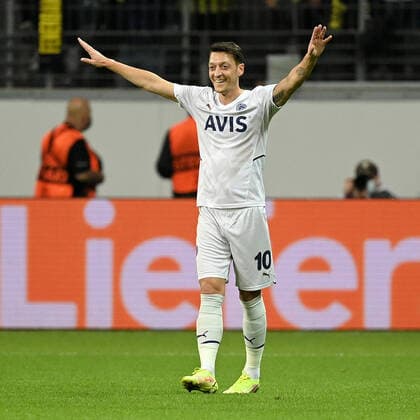 Frankfurt, Deutsche Bank Park, 16 09 21, GER, Men, UEFA Europa League, Season 2021 2022, Eintracht Frankfurt Fenerbahce Istanbul Picture Mesut Oezil Fenerbahce cheers after his goal for 0 1 Only for journalistic use Only for editorial use According to the regulations of the DFL Deutsche Fußball Liga it is prohibited, DFL regulations prohibit any use of photographs as image sequences and or quasi video Hessen Germany