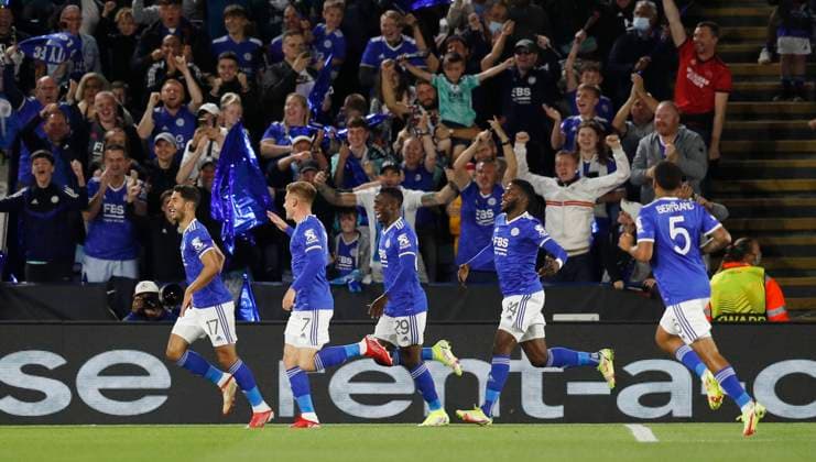 Leicester, England, 16th September 2021. Ayoze Perez of Leicester City (L) celebrates scoring the first goal during the UEFA Europa League match at the King Power Stadium, Leicester. Picture credit should read: Darren Staples Sportimage EDITORIAL USE ONLY. No use with unauthorised audio, video, data, fixture lists, club league logos or live services. Online in-match use limited to 120 images, no video emulation. No use in betting, games or single club league player publications. SPI-1197-0016