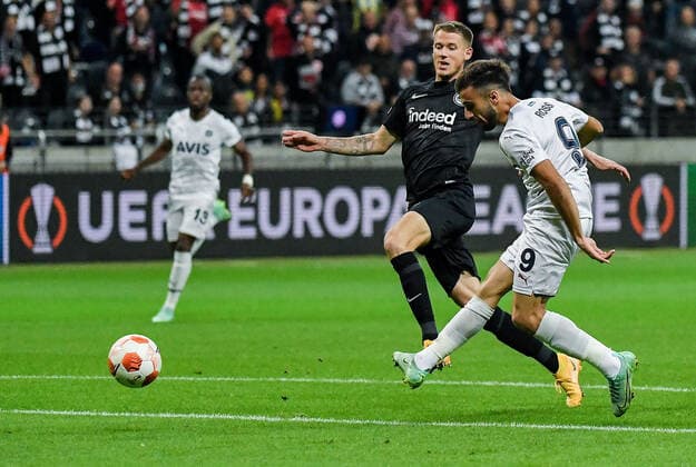 16 09 2021, xpsx, football UEFA Europa League, Eintracht Frankfurt Fenerbahce SK Istanbul v l Fabio Blanco Eintracht Frankfurt , Diego Rossi Fenerbahce Istanbul DFL DFB REGULATIONS PROHIBIT ANY USE OF PHOTOGRAPHS as IMAGE SEQUENCES and or QUASI VIDEO emspor Frankfurt