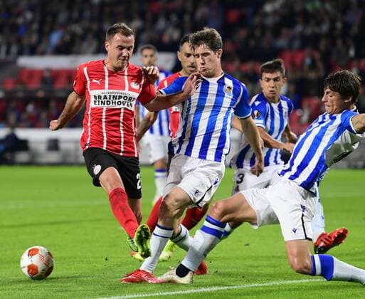 EINDHOVEN lr Mario Gotze of PSV Eindhoven, Aritz Elustondo of Real Sociedad, Robin Le Normand of Real Sociedad during the UEFA Europa League match between PSV Eindhoven and Real Sociedad at Phillips stadium on September 16, 2021 in Eindhoven, Netherlands ANP OLAF KRAAK UEFA Europa League 2021 2022 xVIxANPxSportx xxANPxIVx 437644562