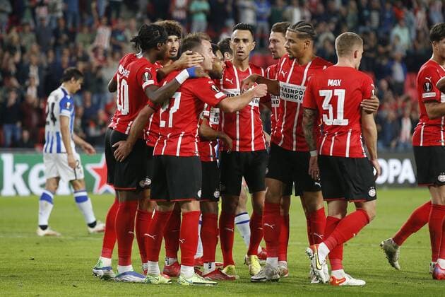 EINDHOVEN - 16-09-2021, Philips stadion. Dutch football, UEFA Europa League, season 2021-2022. during the match PSV - Real Sociedad, PSV celebrating the 1-0 of PSV player Mario Gotze PSV - Real Sociedad  x13491613x Copyright: