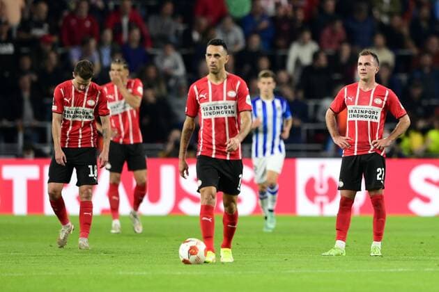 EINDHOVEN lr Olivier Boscagli of PSV Eindhoven, Eran Zahavi of PSV Eindhoven, Mario Gotze of PSV Eindhoven during the UEFA Europa League match between PSV Eindhoven and Real Sociedad at Phillips stadium on September 16, 2021 in Eindhoven, Netherlands ANP OLAF KRAAK UEFA Europa League 2021 2022 xVIxANPxSportx xxANPxIVx 437645577