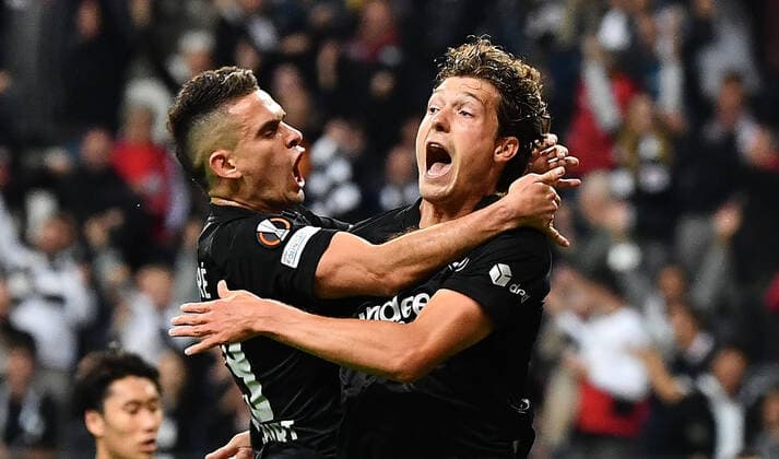 Bilder des Jahres 2021, Sport 09 September Sport Themen der Woche KW37 Sport Bilder des Tages 16.09.2021, xjhx, Fussball UEFA Europa League, Eintracht Frankfurt - Fenerbahce SK Istanbul emspor, v.l. Torjubel nach dem Tor zum celebrating the goal celebrate 1:1 durch Sam Lammers (Eintracht Frankfurt) mit Rafael Borre, Rafael Santos Borre Maury (Eintracht Frankfurt) (DFL DFB REGULATIONS PROHIBIT ANY USE OF PHOTOGRAPHS as IMAGE SEQUENCES and or QUASI-VIDEO) Frankfurt am Main *** 16 09 2021, xjhx, football UEFA Europa League, Eintracht Frankfurt Fenerbahce SK Istanbul emspor, v l goal celebration after the goal celebrating the goal celebrate 1 1 by Sam Lammers Eintracht Frankfurt with Rafael Borre, Rafael Santos Borre Maury Eintracht Frankfurt DFL DFB REGULATIONS PROHIBIT ANY USE OF PHOTOGRAPHS as IMAGE SEQUENCES and or QUASI VIDEO Frankfurt am Main