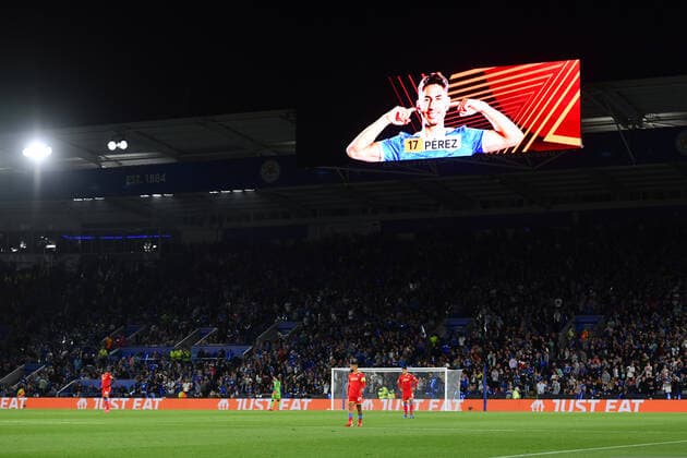 Fußball, EL, Leicester City - SSC Neapel Football - 2021 2022 UEFA Europa League - Group C, Round One - Leicester City vs Napoli - King Power Stadium - Thursday 16th September 2021 A display of Leicester City s Ayoze Perez as he scores the opening goal. COLORSPORT Ashley Western 