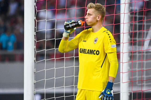 Fußball, EL, Olympiakos Piräus - Royal Antwerpen Antwerp s goalkeeper Jean Butez looks dejected during a soccer game between Greek Olympiacos F.C. and Belgian Royal Antwerp FC, Thursday 16 September 2021 in Piraeus, Athens, Greece, on the first day (out of six) in the Group D of the UEFA Europa League group stage. LAURIExDIEFFEMBACQ  x3089144x