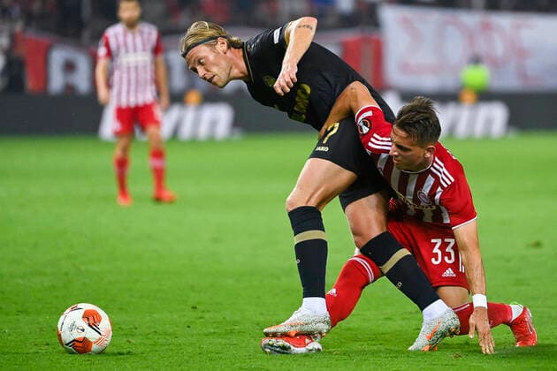 Antwerp s Viktor Fischer and Olympiacos Michal Karbownik fight for the ball during a soccer game between Greek Olympiacos F.C. and Belgian Royal Antwerp FC, Thursday 16 September 2021 in Piraeus, Athens, Greece, on the first day (out of six) in the Group D of the UEFA Europa League group stage. LAURIExDIEFFEMBACQ  x3089179x