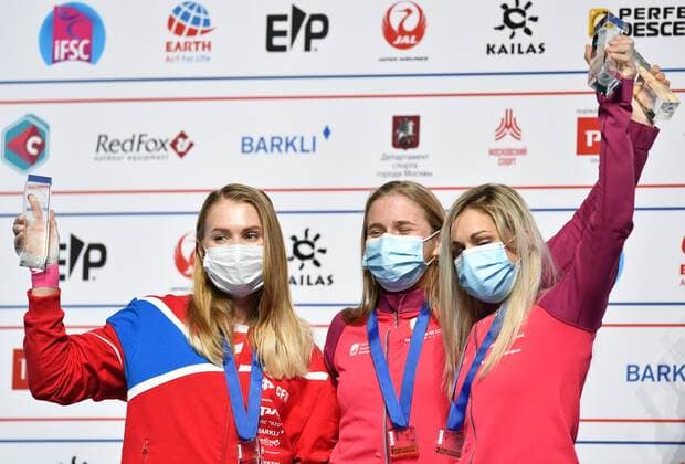 6652628 16.09.2021 From left, silver medalist Russia s Iuliia Kaplina, gold medalist Poland s Natalia Kalucka and bronze medalist Poland s Aleksandra Miroslaw celebrate on the podium during the awarding ceremony for women s speed competition at Climbing World Championships, in Moscow, Russia. Pavel Bednyakov Sputnik Russia Climbing World Championships Speed  c239e1bd4b120f50