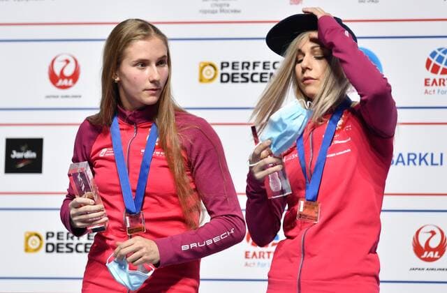 6652626 16.09.2021 Gold medalist Poland s Natalia Kalucka, left, and bronze medalist Poland s Aleksandra Miroslaw celebrate on the podium during the awarding ceremony for women s speed competition at Climbing World Championships, in Moscow, Russia. Pavel Bednyakov Sputnik Russia Climbing World Championships Speed  de7cb80c54d1985c
