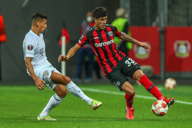 Piero Hincapie Bayer 04 Leverkusen, 33 on the ball, in action, GER, Bayer 04 Leverkusen vs Ferencvaros Budapest Ferencvarosi Torna Club, UEFA Europa League Group G, Group Stage, Season 2021 2022, 16 09 2021, , DFB DFL regulations prohibit any use of photographs as image sequences and or quasi video , GER, Bayer 04 Leverkusen vs Ferencvaros Budapest Ferencvarosi Torna Club, UEFA Europa League Group G, Group Stage, Season 2021 2022, 16 09 2021 Leverkusen Copyright: xEibner-Pressefoto GabrielxBoiax EP_GBA