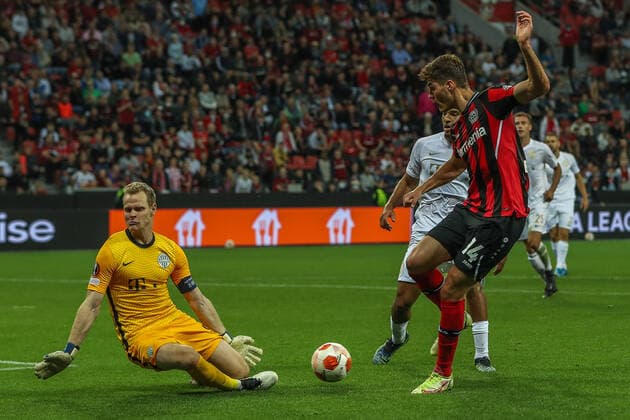 Patrick Schick Bayer 04 Leverkusen, 14 on the ball, in action, GER, Bayer 04 Leverkusen vs Ferencvaros Budapest Ferencvarosi Torna Club, UEFA Europa League Group G, Group Stage, Season 2021 2022, 16 09 2021, , DFB DFL regulations prohibit any use of photographs as image sequences and or quasi video , GER, Bayer 04 Leverkusen vs Ferencvaros Budapest Ferencvarosi Torna Club, UEFA Europa League Group G, Group Stage, Season 2021 2022, 16 09 2021 Leverkusen Copyright: xEibner-Pressefoto GabrielxBoiax EP_GBA