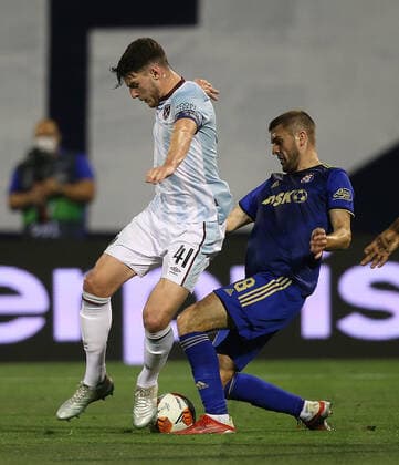 Dinamo Zagreb v West Ham United UEFA Europa League Declan Rice of West Ham United and Amer Gojak of Dinamo Zagreb in action during the UEFA Europa League Group H match at Stadion Maksimir, Zagreb Content Not Available For UK Newspapers Copyright: xPaulxChestertonx FIL-15878-0268