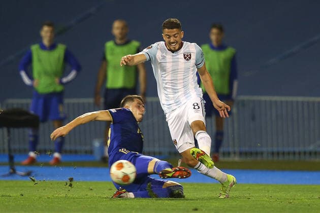 Dinamo Zagreb v West Ham United UEFA Europa League Pablo Fornals of West Ham United is fouled by Deni Juric of Dinamo Zagreb during the UEFA Europa League Group H match at Stadion Maksimir, Zagreb Content Not Available For UK Newspapers Copyright: xPaulxChestertonx FIL-15878-0308