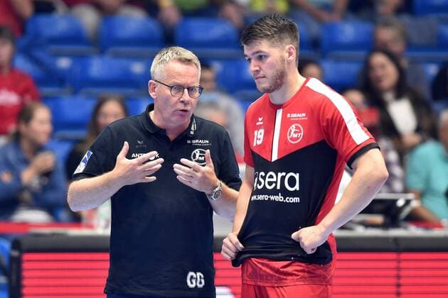 Gudmundur Gudmundsson Coach MT Melsungen and Elvar Oern Jonsson MT Melsungen , MT Melsungen Fuechse Berlin, Handball, 1 Bundesliga Men, 16 09 2021, MT Melsungen Fuechse Berlin, Handball, GER, 1 Bundesliga Men, 16 09 2021 Kassel Copyright: xEibner-Pressefoto-xRolandxSippelx