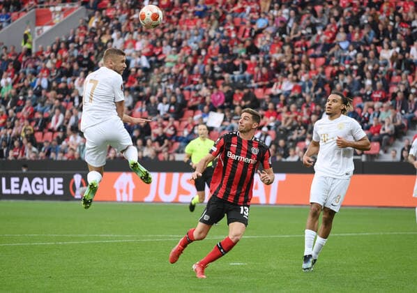 v li , Eldar Civic Ferencvaros Budapest , Lucas Alario Bayer 04 Leverkusen , Samy Mmaee Ferencvaros Budapest 16 09 2021, Football GER, UEFA Europa League 2021 22, Group stage, Matchday 1, Bayer 04 Leverkusen Ferencvaros Budapest 2 1, Photo Maik Hölter TEAM2sportphoto Leverkusen Nordrhein Westfalen Germany Team2