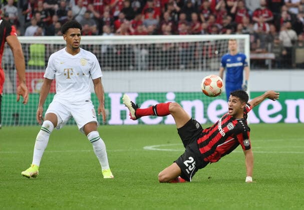 Exequiel Palacios Bayer 04 Leverkusen , Ryan Mmaee Ferencvaros Budapest , v re 16 09 2021, Football GER, UEFA Europa League 2021 22, Group Stage, Matchday 1, Bayer 04 Leverkusen Ferencvaros Budapest 2 1, Photo Maik Hölter TEAM2sportphoto Leverkusen North Rhine Westphalia Germany. Team2