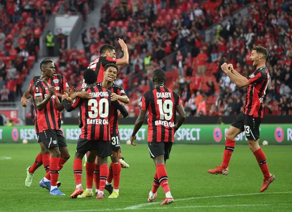 Leverkusen jubilation after Exequiel Palacios Bayer 04 Leverkusen 1 1 , top center, right Lucas Alario Bayer 04 Leverkusen 16 09 2021, Football GER, UEFA Europa League 2021 22, Group Stage, Matchday 1, Bayer 04 Leverkusen Ferencvaros Budapest 2 1, Photo Maik Hölter TEAM2sportphoto Leverkusen North Rhine Westphalia Germany. Team2