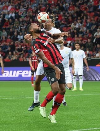 Jonathan Tah Bayer 04 Leverkusen , left , vs Samy Mmaee Ferencvaros Budapest 16 09 2021, Football GER, UEFA Europa League 2021 22, Group Stage, Matchday 1, Bayer 04 Leverkusen Ferencvaros Budapest 2 1, Photo by Maik Hölter TEAM2sportphoto Leverkusen North Rhine Westphalia Germany. Team2