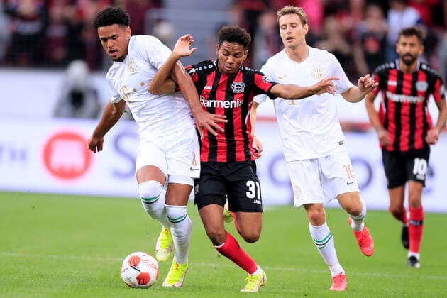 ADIL Amine Team Bayer 04 Leverkusen with MMAEE UEFA Europa League Season 2021 2022 Match Bayer 04 Leverkusen Ferencvarosi Budapest on 16 09 2021 in Leverkusen DFL REGULATES PROHIBIT ANY USE OF PHOTOGRAPHS as IMAGE SEQUENCES and or QUASI VIDEO