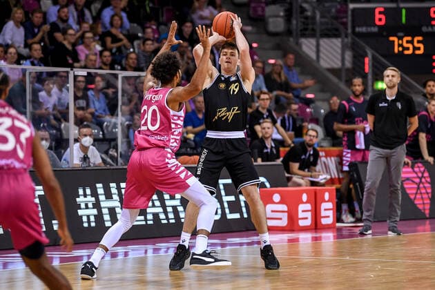 Test match, Telekom Baskets Bonn vs Basketball Löwen Braunschweig, 17 09 2021 Ondrej Sehnal Basketball Löwen Braunschweig, 19 , Jeremy Morgan Telekom Baskets Bonn, 20 , Test match, Telekom Baskets Bonn vs Basketball Löwen Braunschweig on 17 09 2021 at Telekom Dome Bonn, Bonn Nordrhein Westfalen Copyright: xBEAUTIFULxSPORTS Mueller-Laschetx