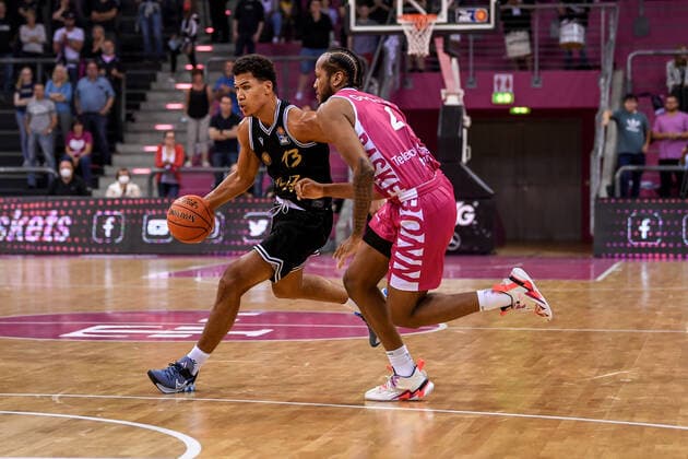Test match, Telekom Baskets Bonn vs Basketball Löwen Braunschweig, 17 09 2021 Brandon Tischler Basketball Löwen Braunschweig, 13 , Justin Gorham Telekom Baskets Bonn, 4 , Test match, Telekom Baskets Bonn vs Basketball Löwen Braunschweig on 17 09 2021 at Telekom Dome Bonn, Bonn Nordrhein Westfalen Copyright: xBEAUTIFULxSPORTS Mueller-Laschetx