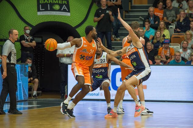 GER, Basketball, RASTA Vechta vs Rostock Seawolves 17 09 2021, Rasta Dome, Vechta, GER, BARMER 2 Basketball Bundesliga Pro A, Rasta Vechta vs Rostock Seawolves, in picture Preston PURIFOY Rasta Vechta 24 Sid Marlon THEIS Rostock SEWOLVES 19 nordphotoxRojahn nph00310