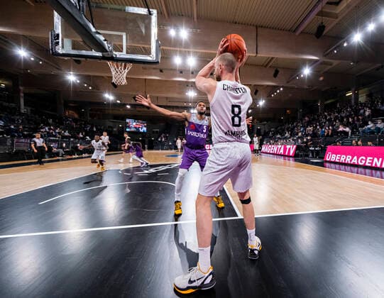 Jeff Roberson BGG , Robin Christen Towers easyCredit BBL, Basketball Bundesliga, 1 Liga, 2021 2022 season, test match, pre-season 17 09 21, Hamburg, Hamburg Towers vs BG Göttingen, Â
