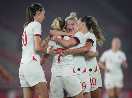 Bethany England (Chelsea) of England Women is congratulated on scoring a goal during the Women s World Cup UEFA Qualifier match between England Women and North Macedonia at St Mary s Stadium, Southampton, England on 17 September 2021. Copyright: xAndyxRowlandx PMI-4427-0015