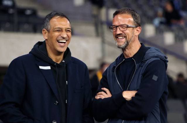 Manager Rachid Azzouzi, Manager Fredi Bobic lachend Fußball Fussball DFL Bundesliga Herren Saison 2021 2022 17.09.2021 Hertha BSC Berlin vs. SpVgg Greuther Fürth *** Manager Rachid Azzouzi, manager Fredi Bobic laughing Sports Football Soccer DFL Bundesliga mens season 2021 2022 17 09 2021 Hertha BSC Berlin vs SpVgg Greuther Fürth.