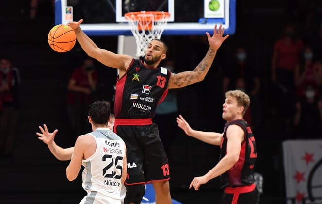 18 09 2021 Basketball Season 2021 2022 2 Bundesliga Pro A 01 Matchday Nürnberg Falcons Basketball Club NBC Artland Dragonss OGo Tim Köpple Koepple 25, Nürnberg Falcons BC NBC Taren Valdis Sullivan 13, Artland Dragons