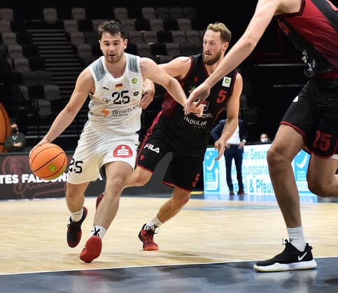 18 09 2021 Basketball Season 2021 2022 2 Bundesliga Pro A 01 Matchday Nuremberg Falcons Basketball Club NBC Artland Dragons OGo Tim Köpple Koepple 25, Nuremberg Falcons BC NBC Chase Griffin 5, Artland Dragons
