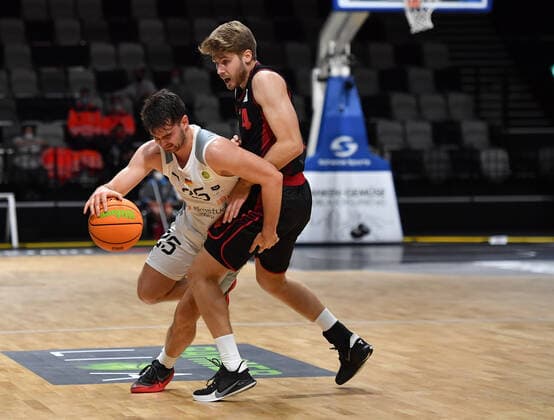 18 09 2021 Basketball Season 2021 2022 2 Bundesliga Pro A 01 Matchday Nürnberg Falcons Basketball Club NBC Artland Dragonss OGo Tim Köpple Koepple 25, Nürnberg Falcons BC NBC Thorben Döding 4, Artland Dragons