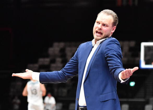 18 09 2021 Basketball Season 2021 2022 2 Bundesliga Pro A 01 Matchday Nuremberg Falcons Basketball Club NBC Artland Dragonss OGo Vytautas Buzas coach head coach Nuremberg Falcons BC NBC gestured gesture